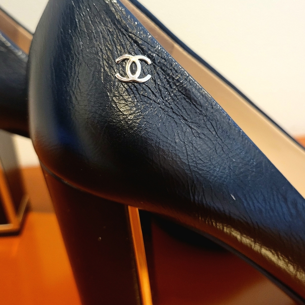 Authentic CHANEL PUMPS Black Leather Size 39.5 - Picture 4 of 8
